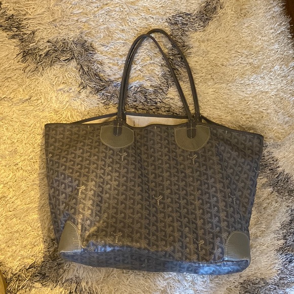 Goyard Handbags - Goyard ST LOUIS GM TOTE Authentic & Preowned